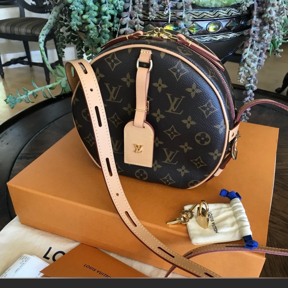 Like New Louis Vuitton Boite Chapeau Souple MM Crossbody Bag